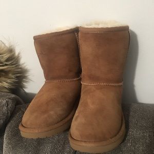 UGG